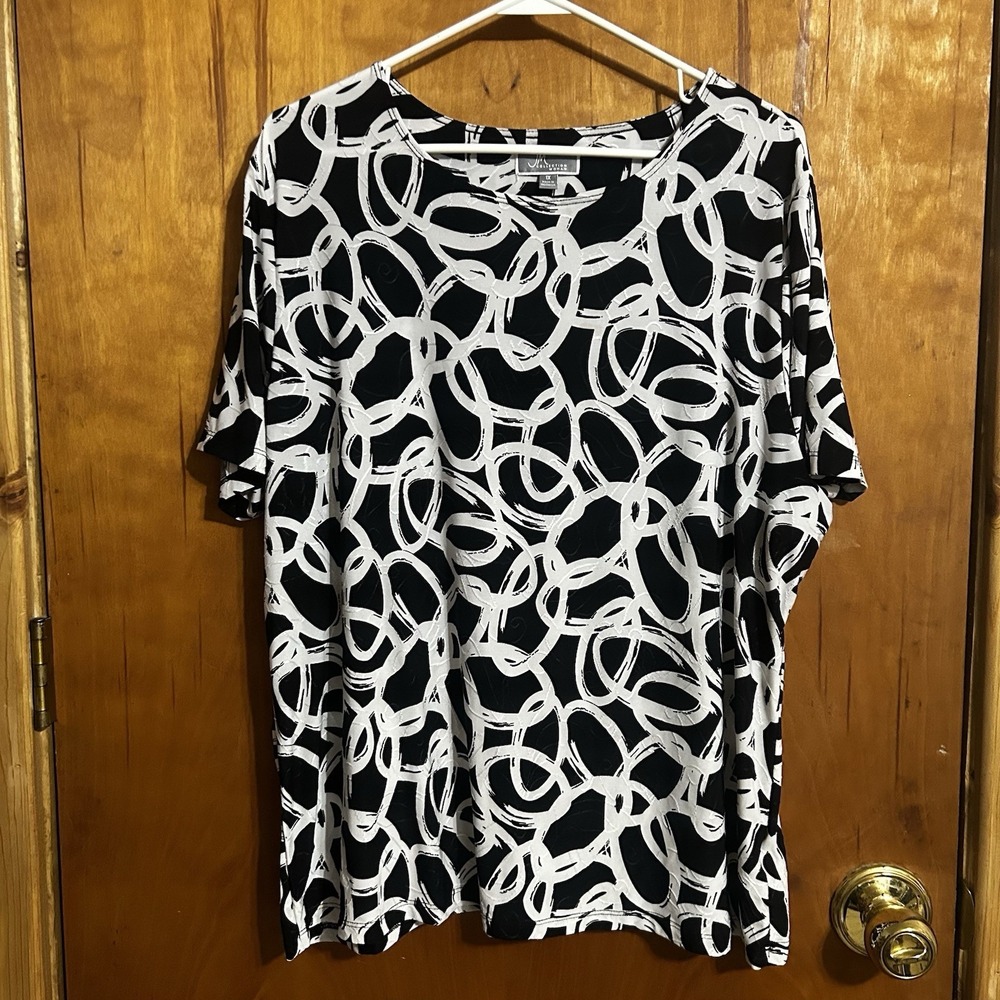 JM Collection Women's 1X Short Sleeve Black White‎ Abstract Print Top